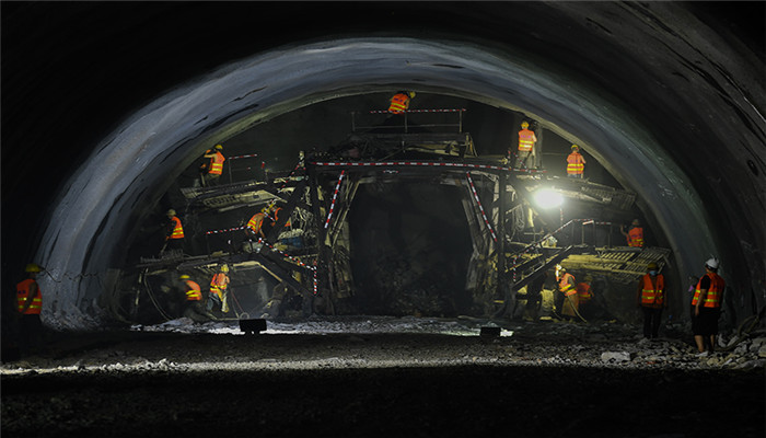 ?貴陽(yáng)貴南高鐵德興隧道貫通